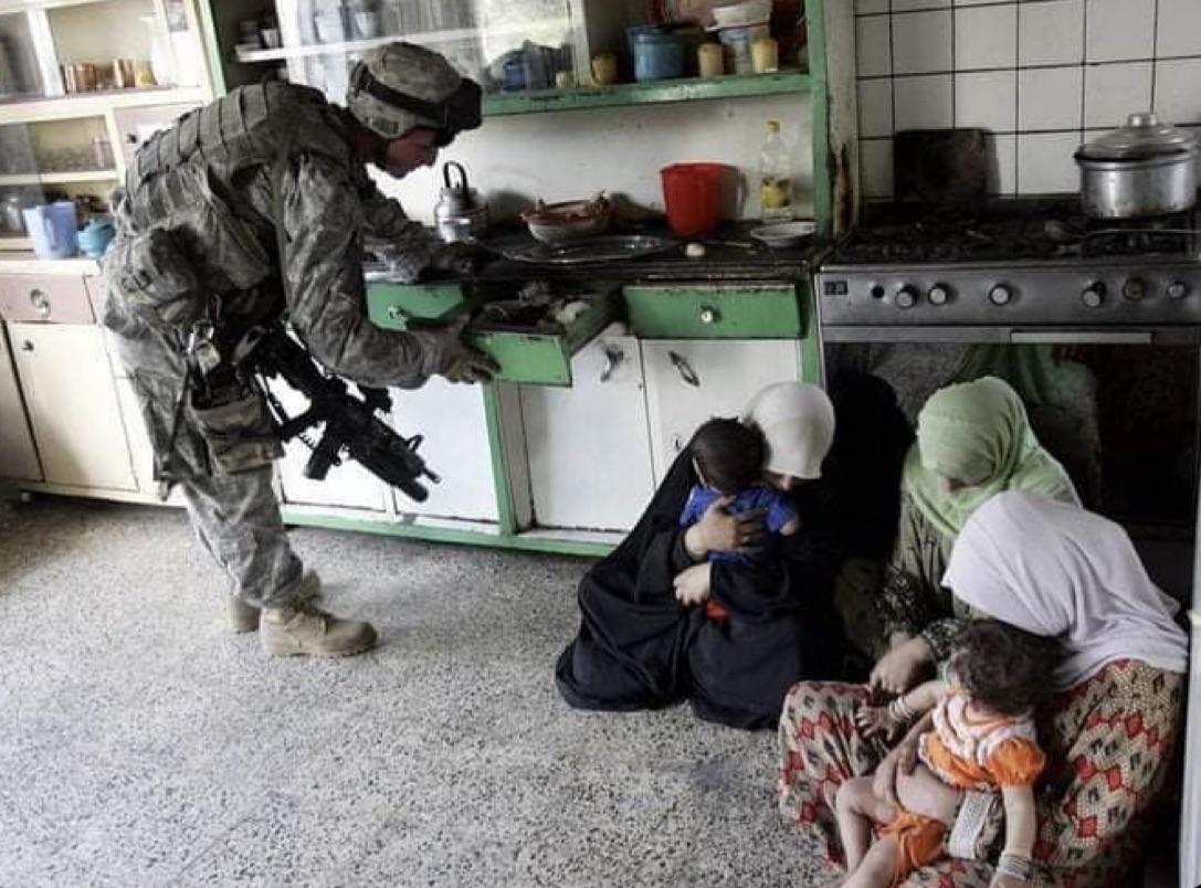 حالا آروم کشوی آشپزخانه رو باز کنیم ببینیم موشک اسکاد قایم نکرده باشین.