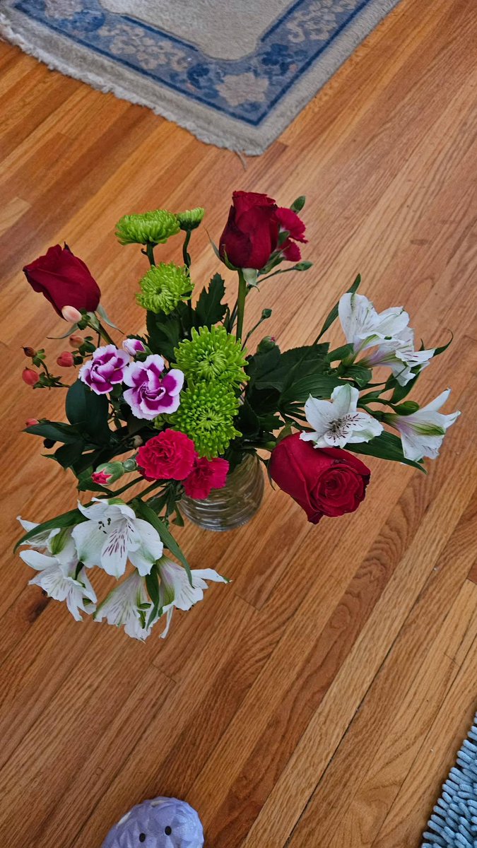 jjsully72's tweet photo. My honey bought me flowers   i love him so much! https://t.co/Dvh92zd75l