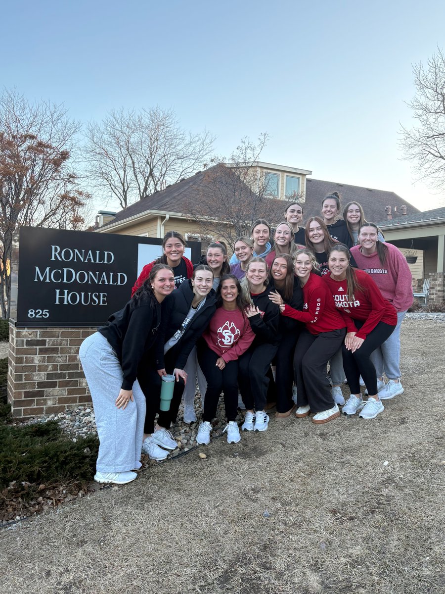 South Dakota Volleyball tweet media