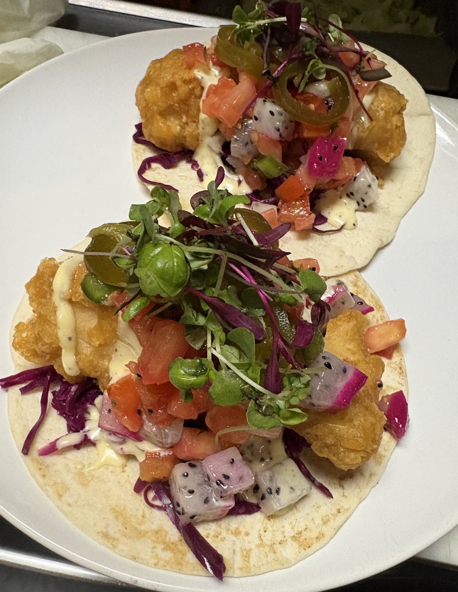 galileo_humkins's tweet image. Mahi Mahi and dragonfruit 🕺🏾 #iCook #tacos