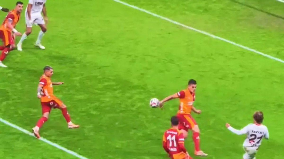 Bu açıklamayı tüm hakem yorumcularının penaltı dediği Samsunspor maçından sonra yapmıştı. Şimdi tüm hakem yorumcularının iptal kararı doğru dediği pozisyon üzerinden mağduriyet yaratmaya çalışıyor. Yetiştiği örgüte halen hizmet ediyor.