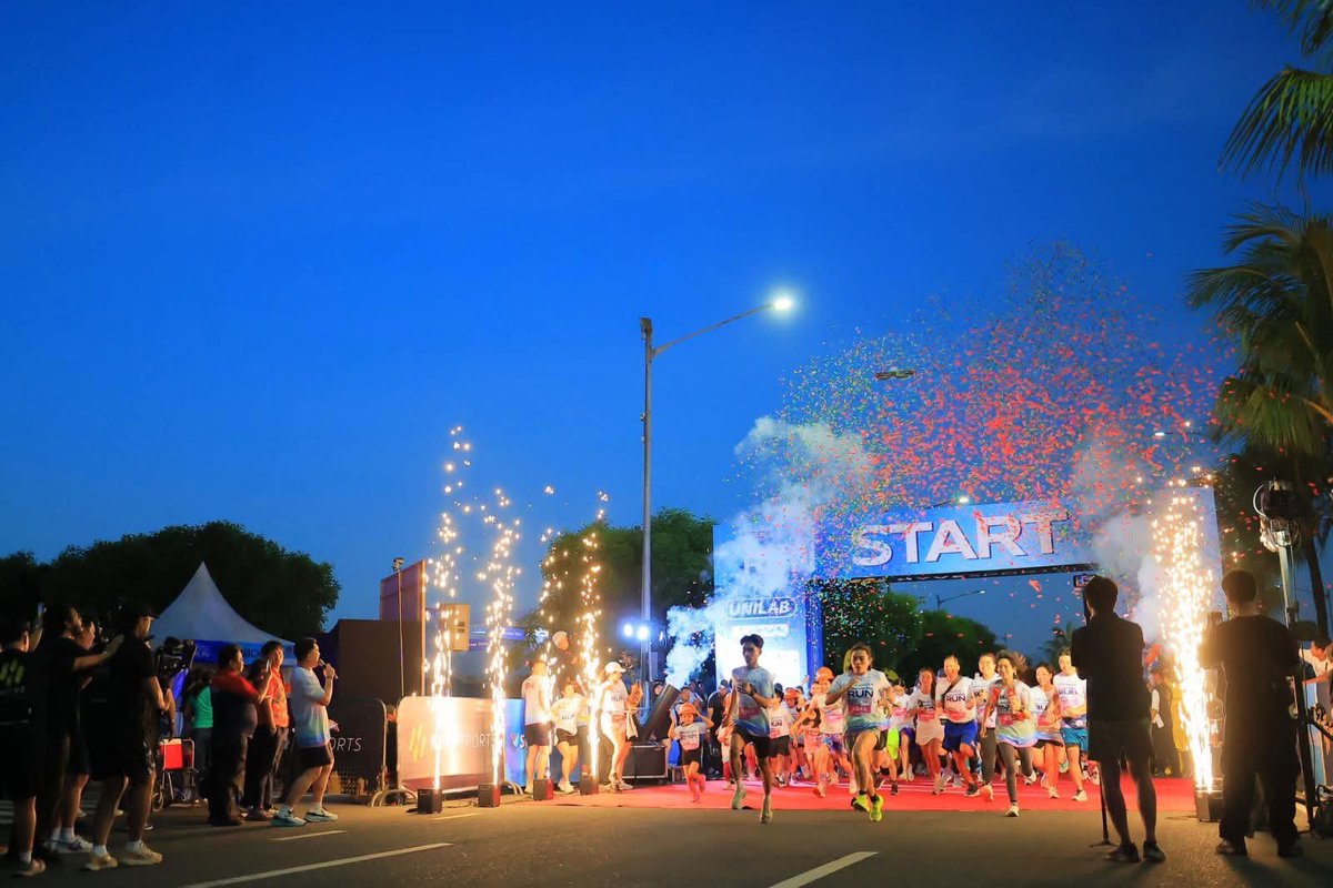 Participants of the 3K category of Watsons and Unilab’s Share the Alaga Run are off to chase personal records, or just to have fun with loved ones. Today’s celebration of care, wellness, and community spirit has brought together a total of 8,000 runners in various categories.