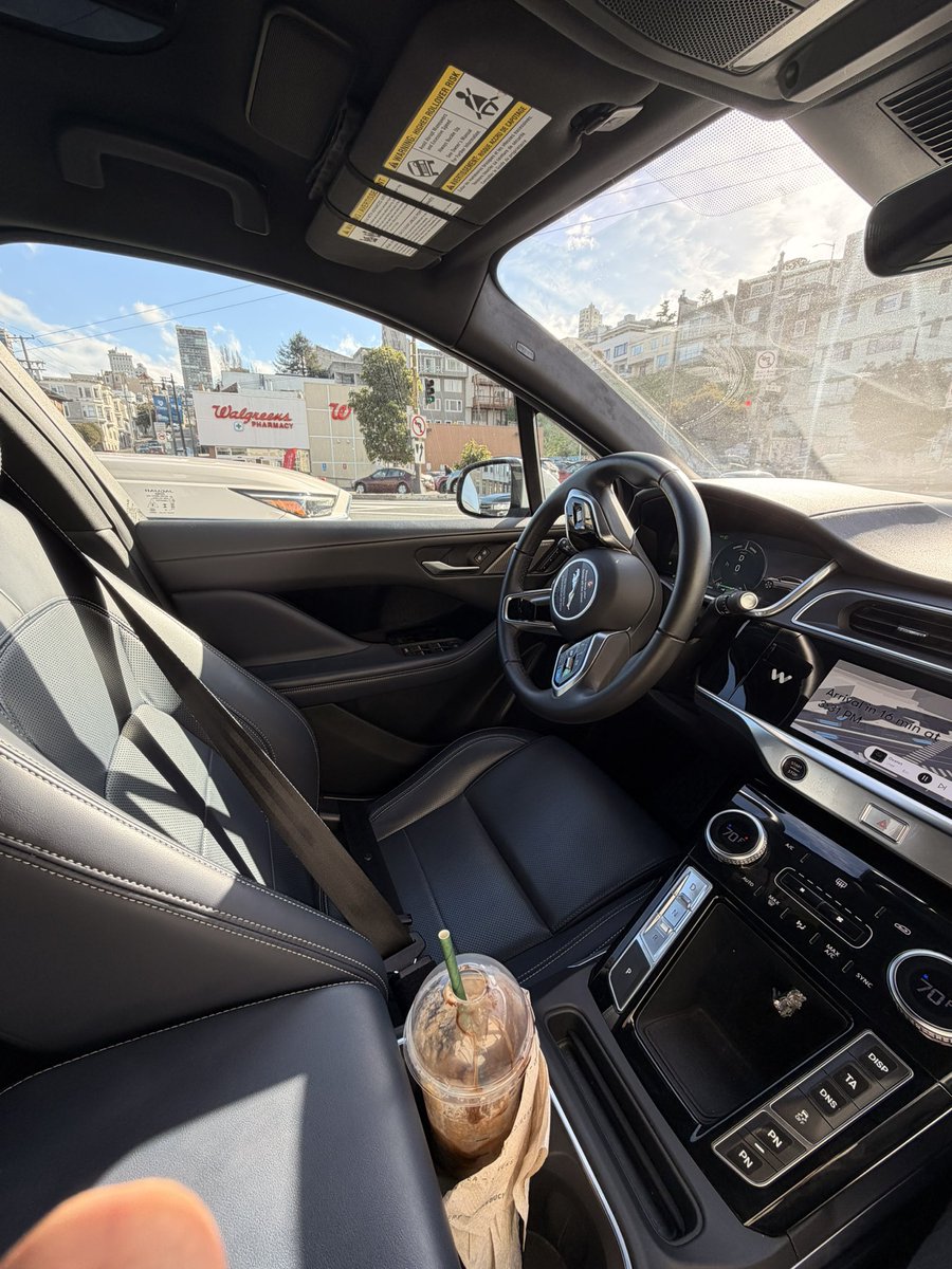 shu125481's tweet photo. 完全自動運転タクシーマジか！ https://t.co/mxauWDt1bK