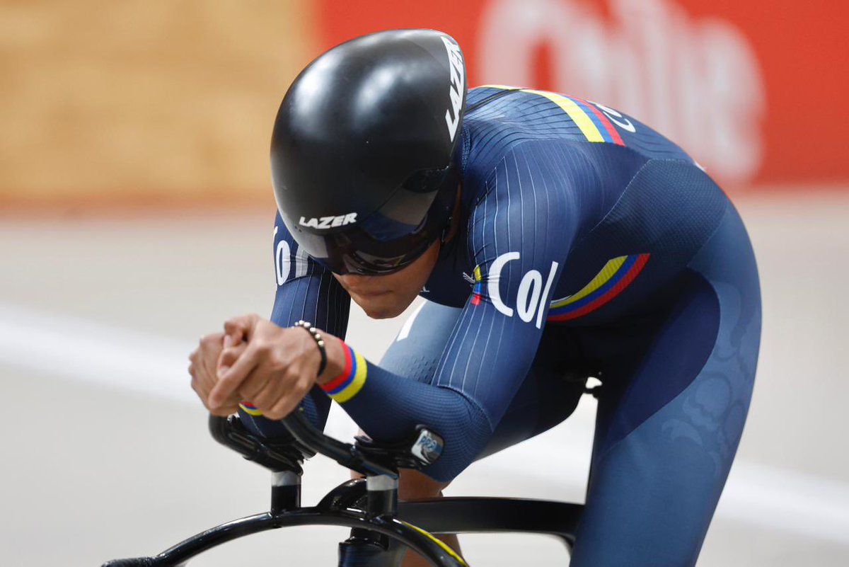 Potencia y precisión en cada metro. 🇨🇴🥇

Stefany Cuadrado conquistó la medalla de oro en el kilómetro del Campeonato Panamericano de Ciclismo Pista 2026 en Santiago de Chile, tras marcar 1:05.743 y quedarse con el primer lugar.