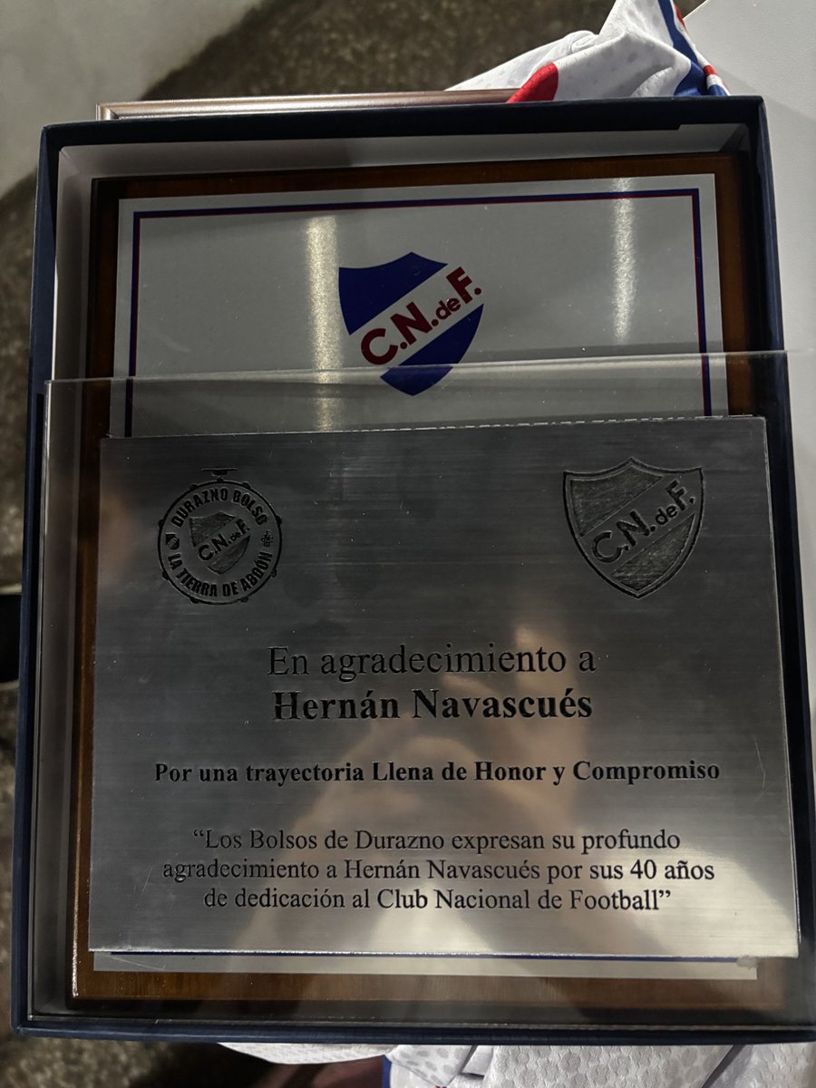 Los homenajes a DON HERNÁN NAVASCUÉS 🔵⚪️🔴

#PasionTricolorPlay #LaRadioDelHincha

📲 EN VIVO youtube.com/live/6PSuKHq6Z…