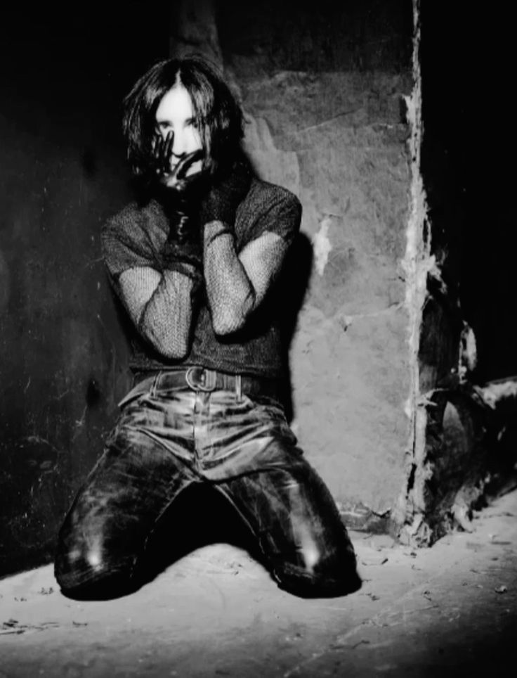 ninmiscstuffs's tweet photo. Trent Reznor, 1994-1995 https://t.co/LjqjT0jQ0E