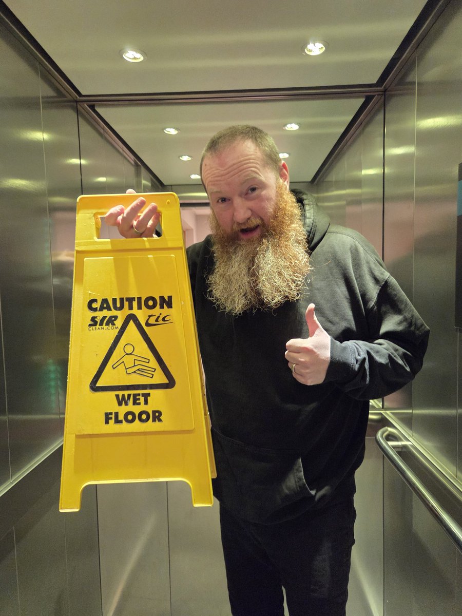 Sueee🦇🎃 ➡️ MCR Meet Up! tweet media