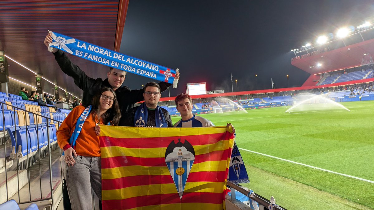 socllima's tweet photo. Veient al @CD_Alcoyano en el Johan Cruyff #moralyvictoria https://t.co/MZOmi1Vqu5