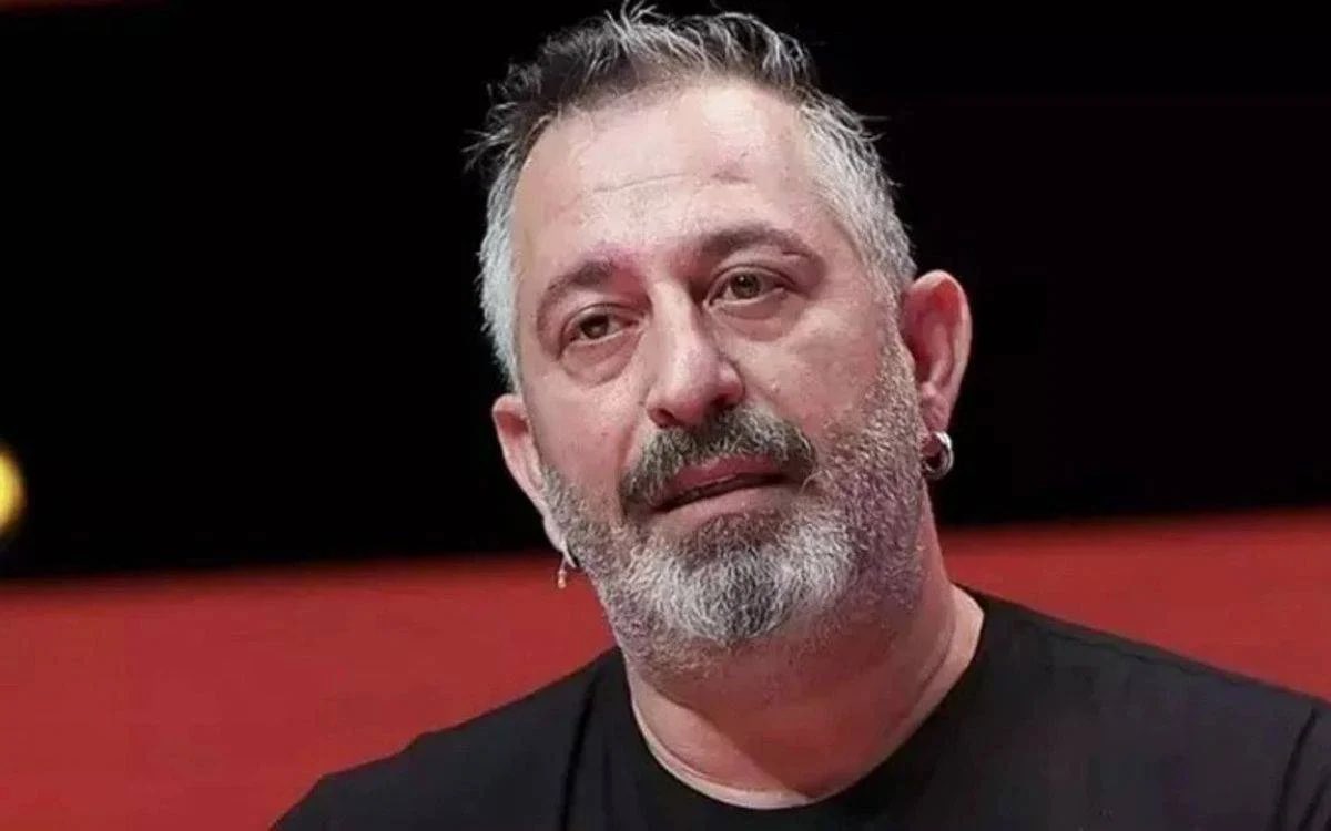 Eski Manken Aysu Baçeoğlu:

“Cem Yılmaz’a ‘gösterine gelmek istiyoruz. en ön olsun, protokol olsun dedim.’

'Tabii Aysu'cum, kaç kişi olacaksınız?' dedi. 10 dedim.

Seni arıyorum beş dakikaya dedi, bir daha aramadı.”
