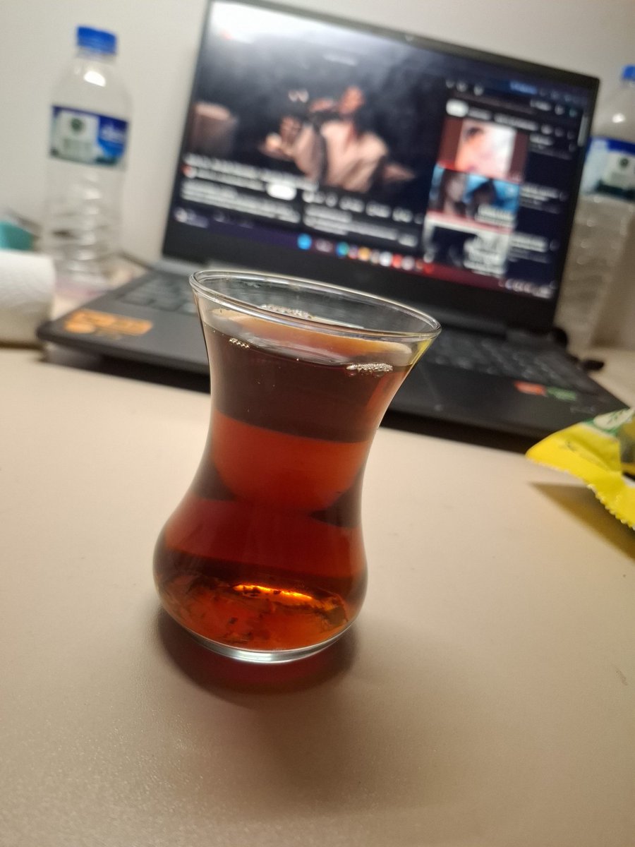 Canım bebeğim tırabzonlu arkadaşım bana hediye ince belli çay bardağı almış 😍
Seni seviyorum(çay)