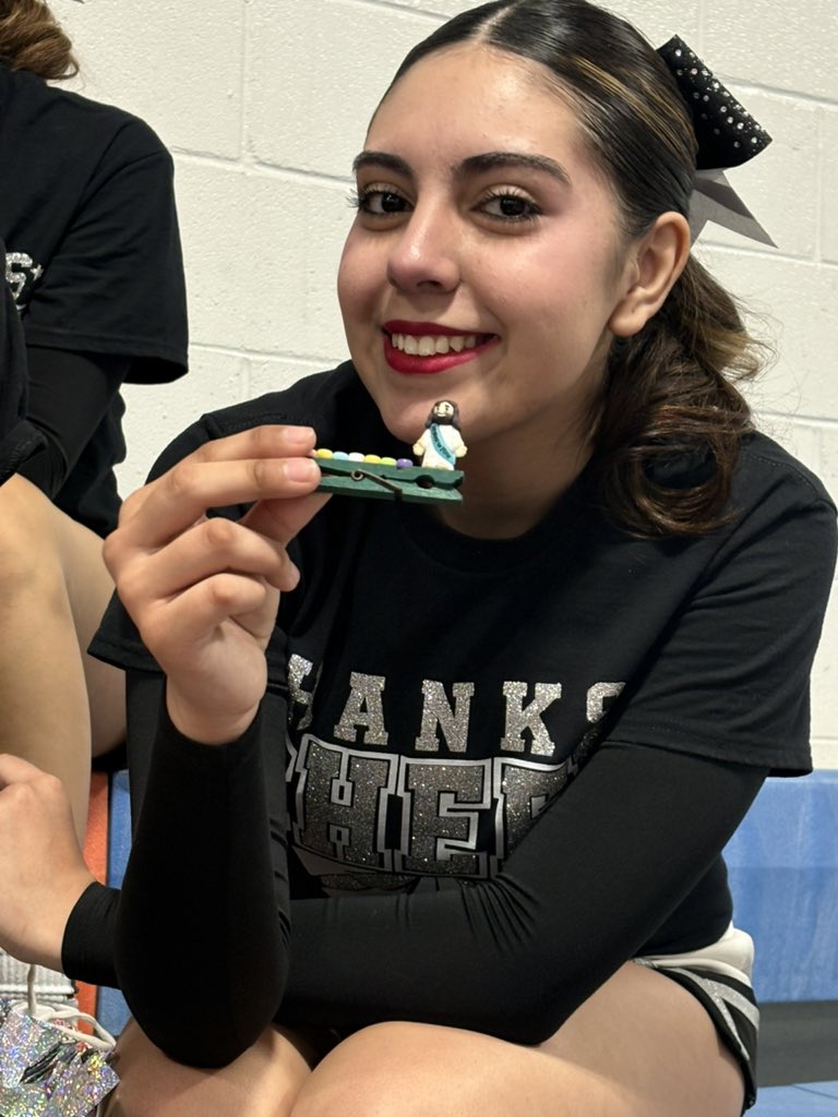 Hanks Cheer tweet media