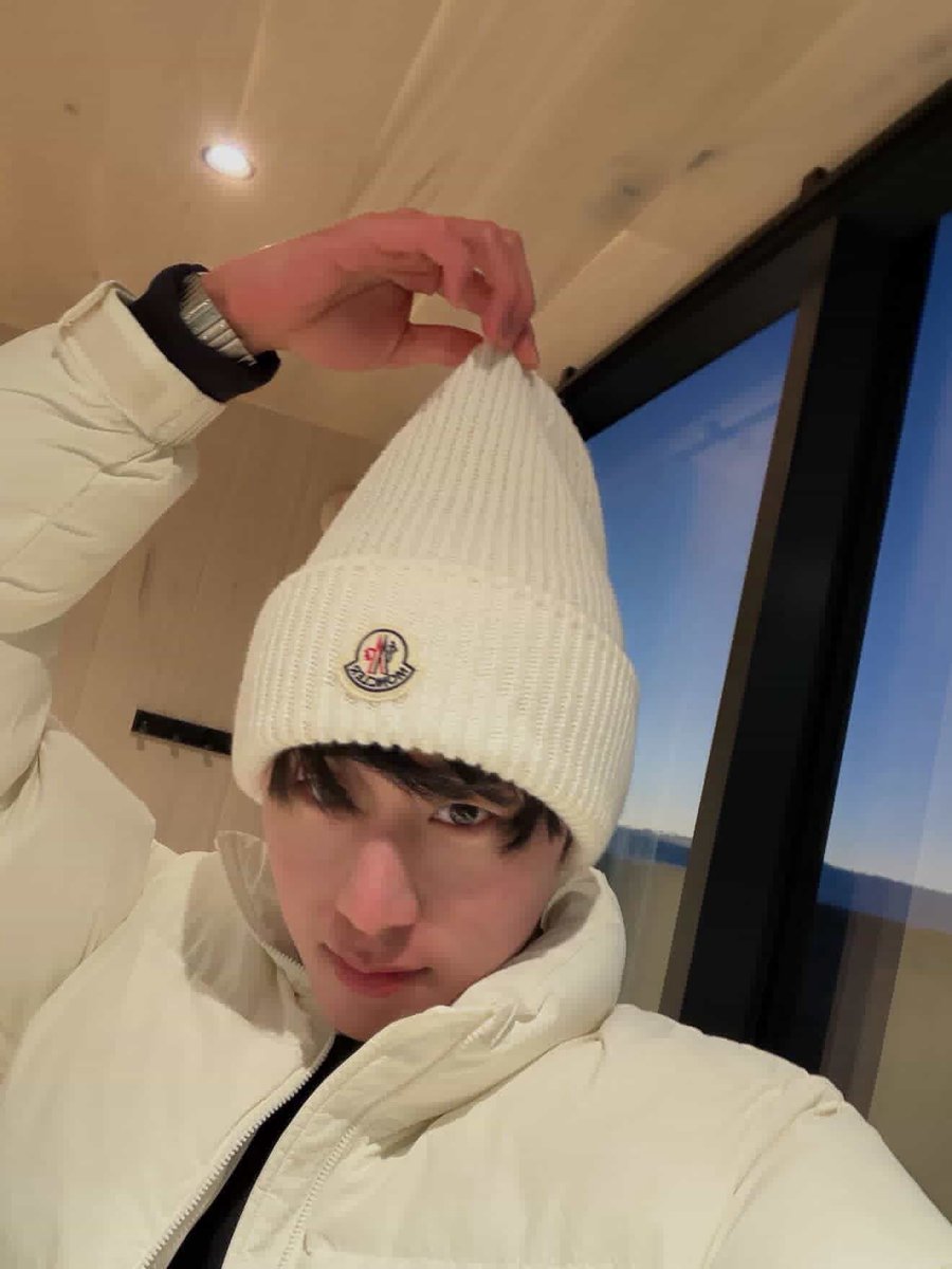 💬🦈 — CANAL INSTAGRAM 

📸 @/est_rvp

Est a envoyé une photo de lui dans son canal Instagram 🤍

#WilliamEst #est_rvp