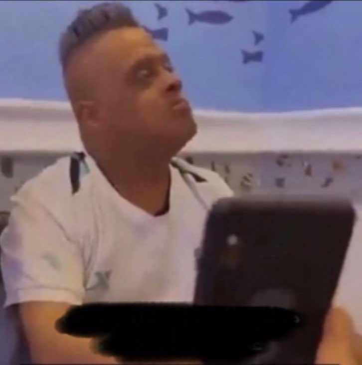 انا مع تيشيرت الهلال
عشان مايعجبني
لأن اهلي ماراح يخلوني اطلبه