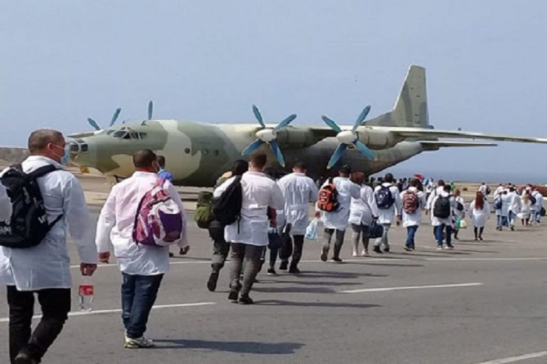 🇻🇪🇨🇺 | Agentes de seguridad y médicos de Cuba abandonan Venezuela.