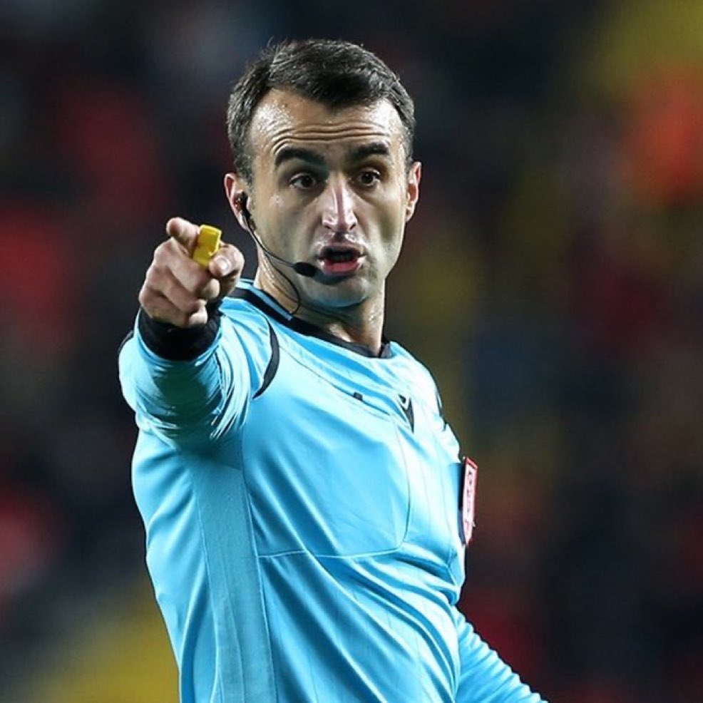 Düdük astırmazsınız vallahi billahi o koltuklarda oturmayın <a href="/GalatasaraySK/">Galatasaray SK</a>