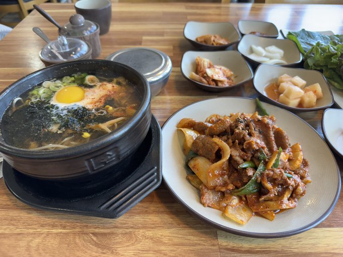 When I was eating lunch in Korean restaurant, I saw elders arguing with clerk. I remember it was about payment. A moment later, those elders moved away with car so clerk called cops
#LunchBreak #AmericaFirst