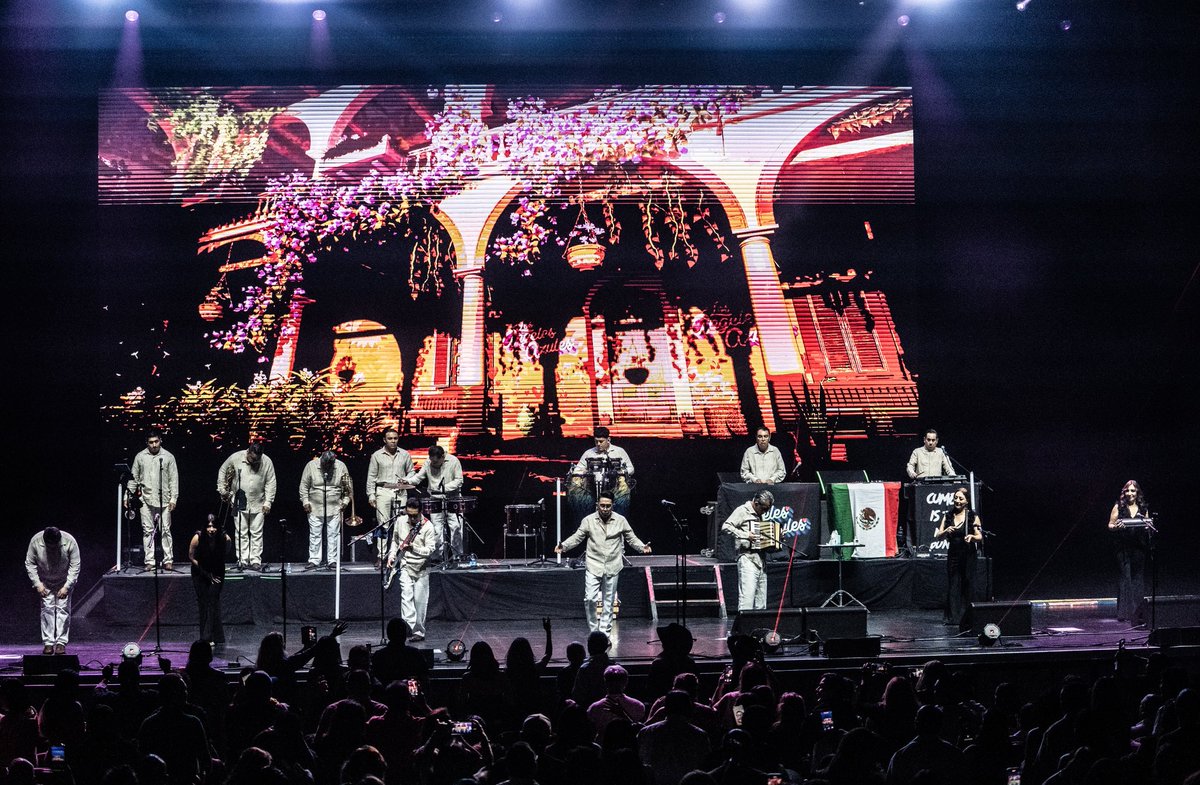 Los Ángeles Azules tweet media