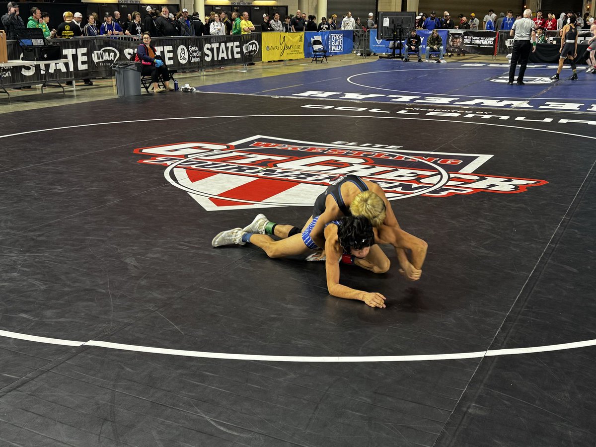 WapatoSD's tweet photo. Wrestling has already begun for our Wapato boys and girls teams at the Tacoma Dome! We’re off to a great start with a couple of victories already this morning. Let’s keep it rolling, Wapato High School! 💪🐺 #WapatoPride https://t.co/W8s3olEqAZ