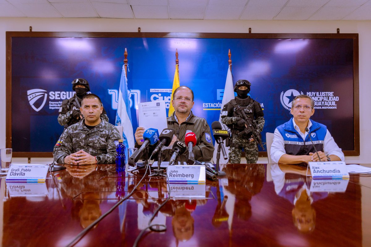 segura_ep's tweet image. Firma de Convenio Macro entre #SeguraEP y Ministerio del Interior de Cooperación Interinstitucional para fortalecer el sistema de videovigilancia, optimizar el control del espacio público y patrullaje conjunto y permanente.