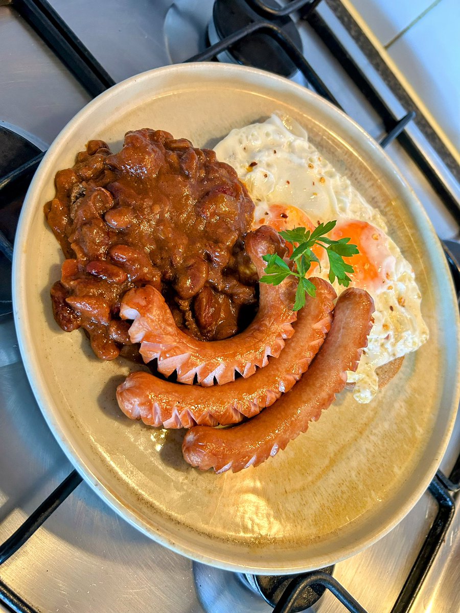 ChefArtha's tweet photo. @TeamFuloZim just food enjoying the art https://t.co/agby5OZig7