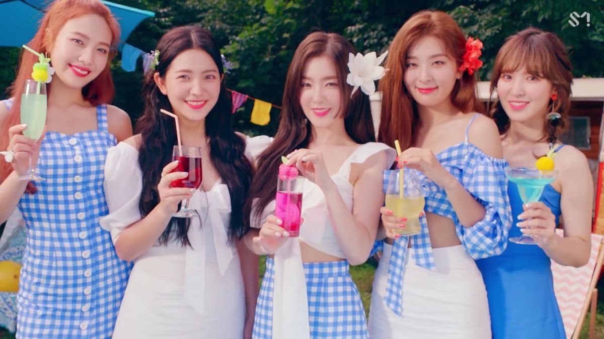 [ 🗞️] 

  Nada que uma bom caipirinha, um destilado ou até um gin. Lottus já se encontra presente no evento belíssimas segurando seus drinks maravilhosos

#RedCarpetBDinSalvador 
#NPOP #CUNET #BOMBADAGUA2026 #BOMBADAGUA