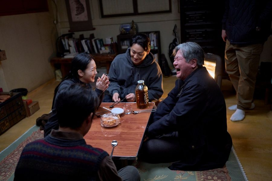OlenaSecret's tweet photo. 👑🌺💖🤍🌟💫✨Mr. Lee Sung-jae said, "I enjoyed watching 'Pamyo.'Kim Go-eun trained a lot and... she changed her soul."#KimGoeun #LeeSungjae #pamyo https://t.co/65GsNZ9pAc