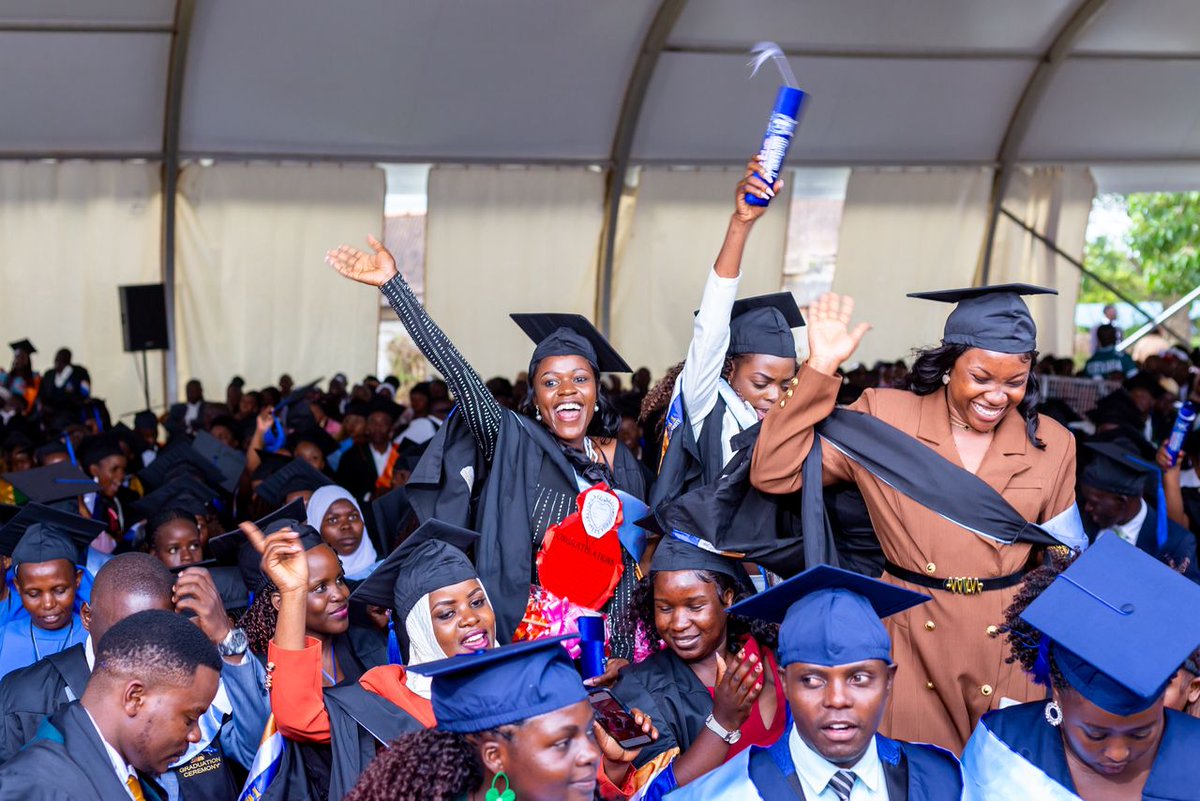 MiiroShafik_'s tweet photo. Education Eyingidde😊

#MRU13THGRADUATION https://t.co/cfjOalkTYW
