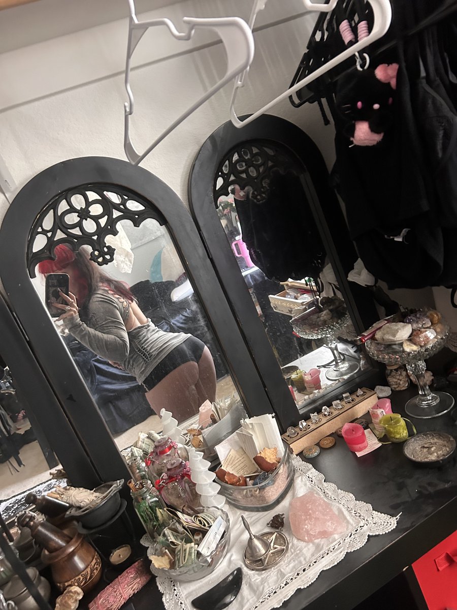 gothybabyy's tweet image. my crystal collection