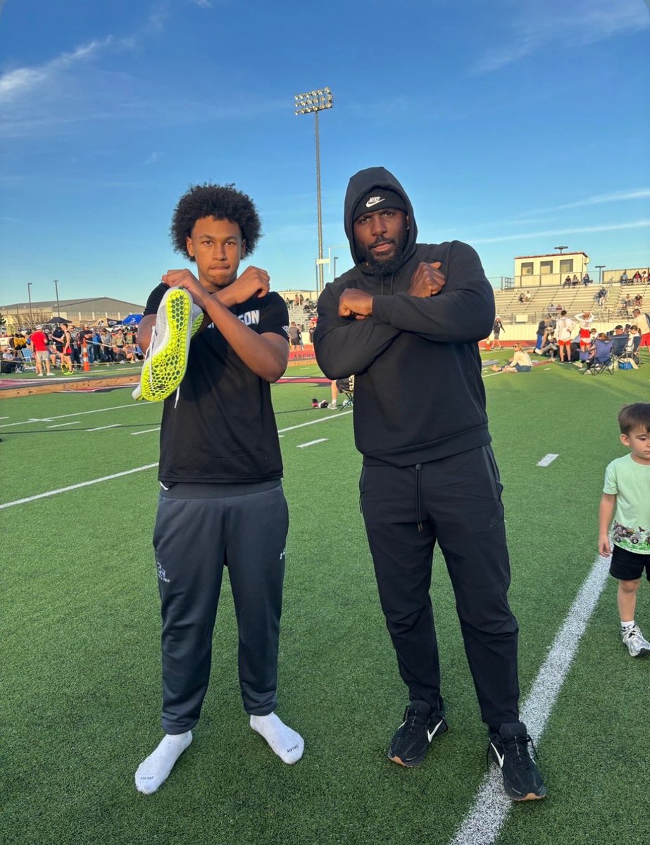 GregDurleyJr's tweet photo. Throwing up the X with one of the greatest!
@DezBryant https://t.co/WpC6HQwfsu