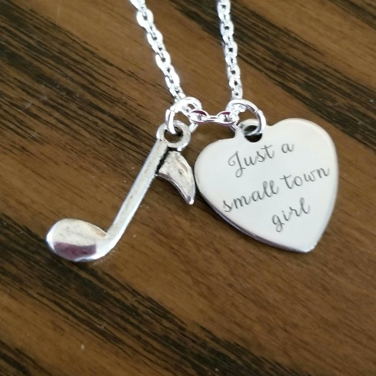 TrendingNowGift's tweet image. Just A Small Town Girl Necklace #music #musicnote #EighthNote #justasmalltowngirl #StevePerry #Classicrock #rock  #handmadejewelry #handmadegift #giftforher #etsy

 etsy.me/3s2tOmO via @Etsy