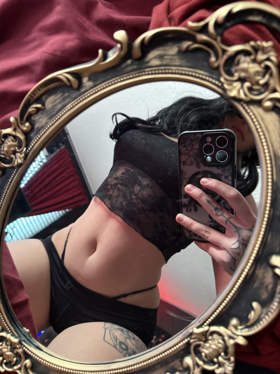 🕯️🖤 tweet media