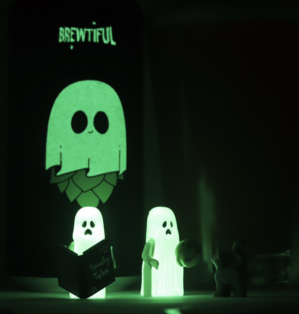 Who you gonna call?

Hoppy Ghost
DDH Hazy IPA
Brewtiful Brewery
(7.0% ABV; 30 IBU) 

—
day 3/30 #30days30beers #year16 #pulupbeer #legopulup #originallegoandbeerguy