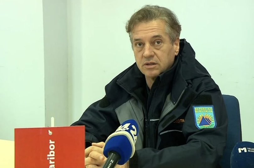 Premier se je danes očitno pred celo Sloveniji spet na hitro zlagal, da so ga na Instagramu “kibernetsko napadli”. Celo iz tujine, tudi z namigi, da gre za Izraelce, naročniki pa da so iz Slovenije. A je bil kmalu razkrinkan. Eden njegovih najhujših debaklov, in še to tik pred