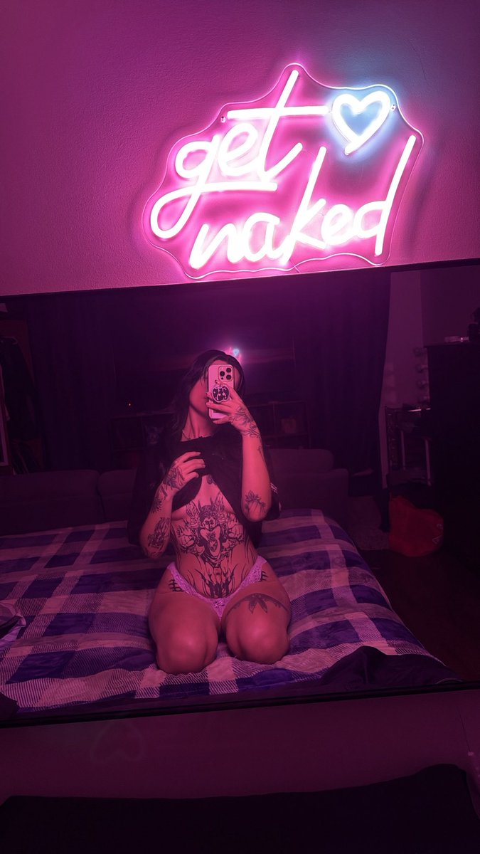 pervertedchaos_'s tweet image. I need to get railed so hard I can't form a single thought