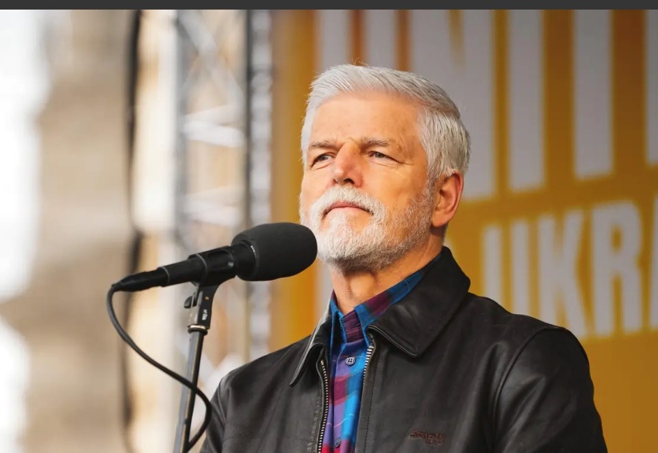 Prague🇨🇿
Thousands of Czechs gathered in the city center for the "Together for Ukraine" rally to mark the fourth anniversary of russia’s full-scale invasion of Ukraine.

From the stage, Czech President Petr Pavel addressed the crowd, stressing that despite political differences,