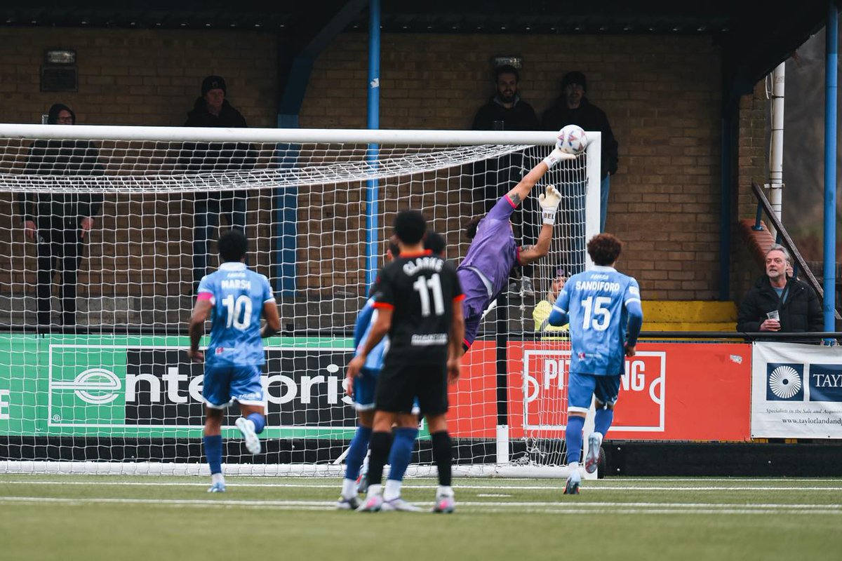 Big man, made for big moments, with the scoreline precariously at 1-0 💪

📸 <a href="/simongillphoto/">Simon Gill</a> //  #HesHereHesThere // <a href="/ashmore77/">Nathan Ashmore</a> 🧤