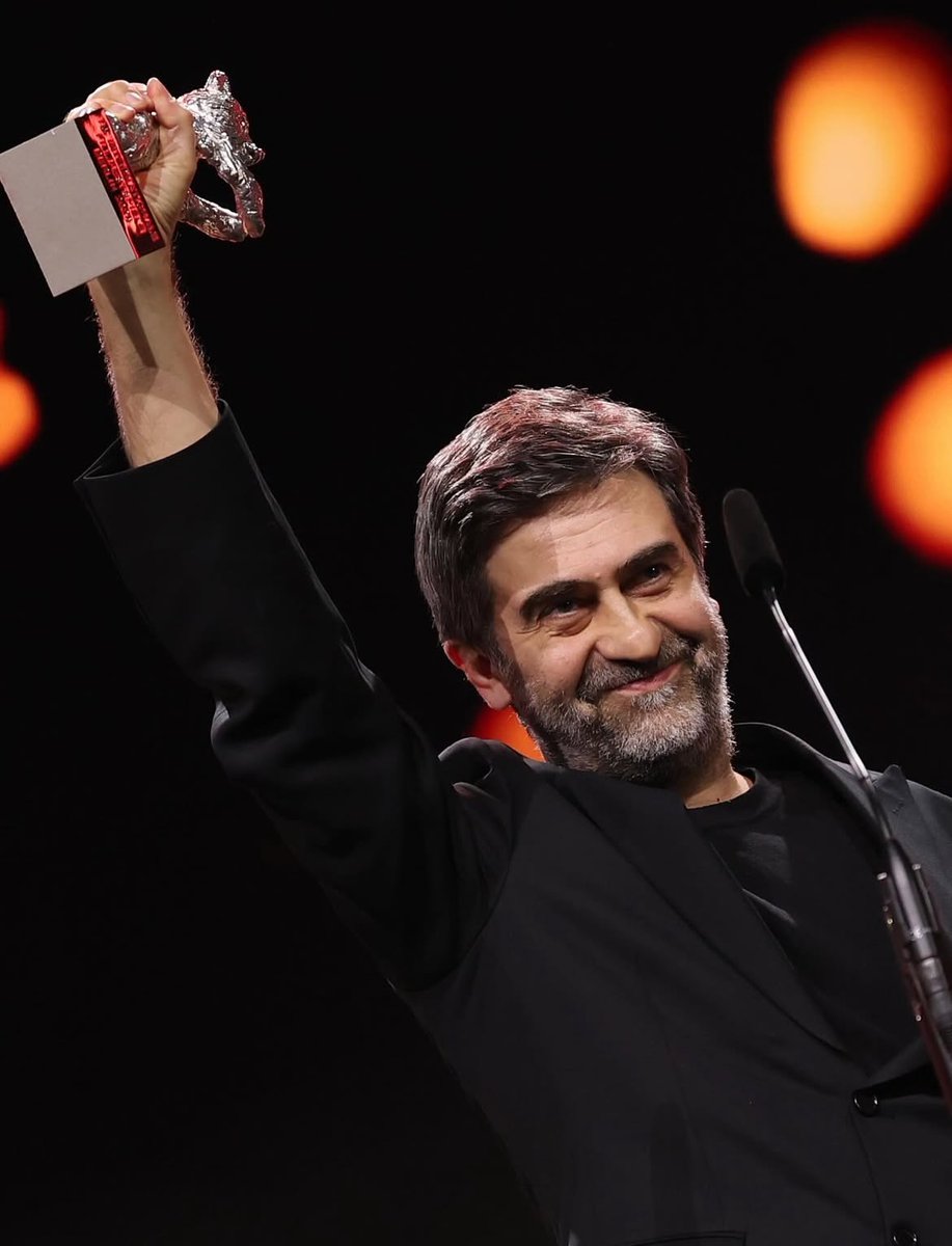 Altın Ayı ve Jüri Büyük Ödülü.
İlker Çatak ve Emin Alper.
#Berlinale2026