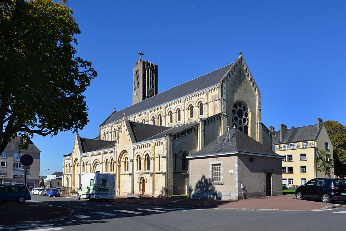 ThereseBaillard's tweet image. L'#église abbatiale Sainte-Croix de Saint-Lô est un édifice catholique qui se dresse dans la #Manche, en #Normandie. Son clocher est labellisé Patrimoine du XXe siècle. Construite au XIIIe siècle, détruite à la Révolution, elle a subi des rénovations successives notamment au XIX.