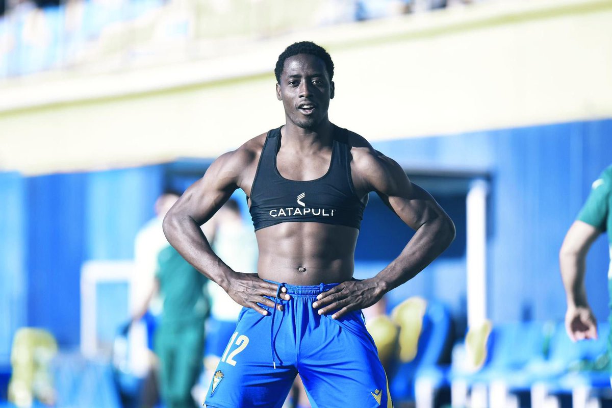 📸🟡 Esta foto de Ngono es de AURA máxima, eh.

Me consta que tiene a Cristiano Ronaldo como referencia futbolística.