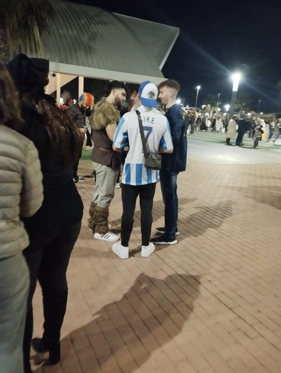 El Kike visto por los carnavales de san José, donde está el wanillo?? <a href="/illojuan/">IlloJuan</a>