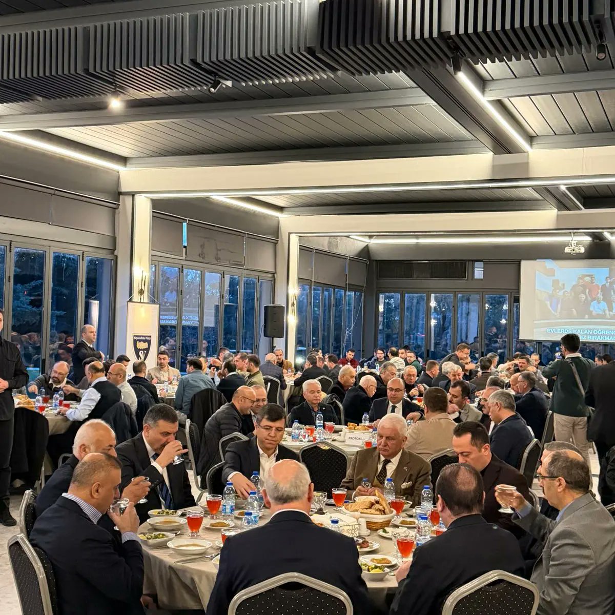 vakifsiyasal's tweet photo. 2026 Geleneksel İftarımıza katılım sağlayan kıymetli üyelerimize ve bursiyerlerimize çok teşekkür ederiz https://t.co/5UdNZ1Qidn
