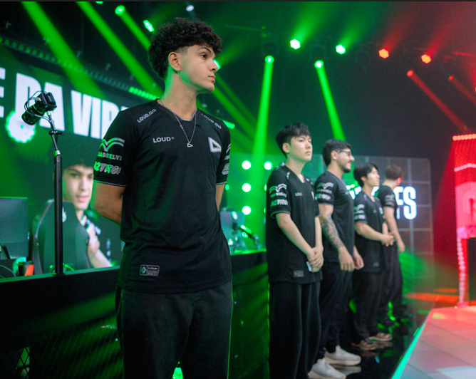 A LOUD é FINALISTA da Copa CBLOL. 

Aos trancos e barrancos, com muitas dificuldades, eles CONSEGUIRAM.

Em um ano de reconstrução... ABSURDO. Que história FODA.