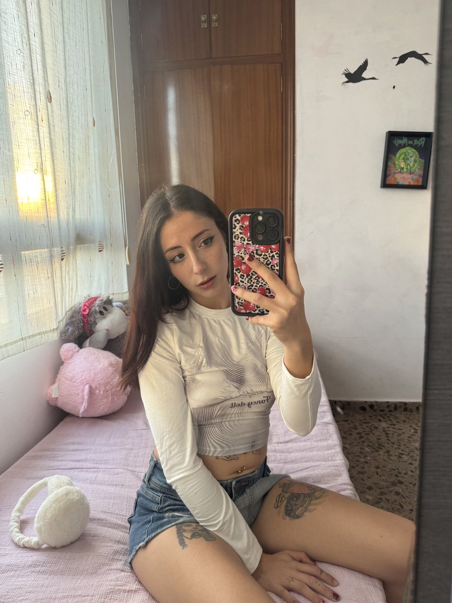 iriigga's tweet photo. 1 o 2?🙈 #egirl #TikTok #SFW https://t.co/l6E8ZXbd1z