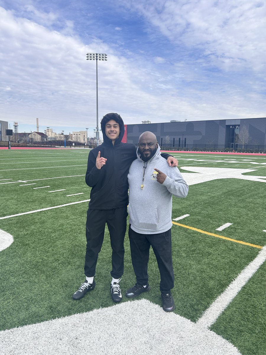 Gio Moore tweet media