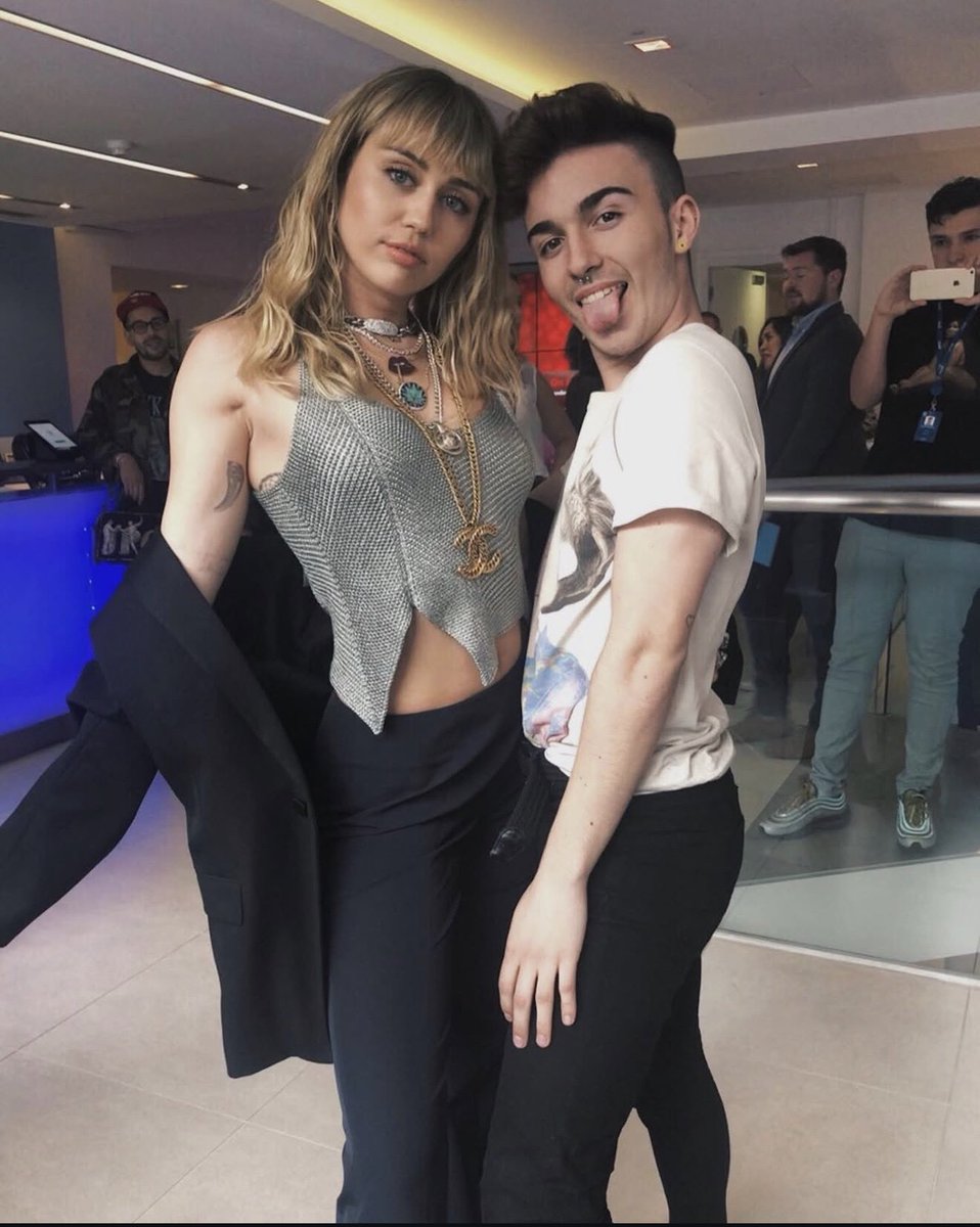 sergicyrus's tweet image. this hannah reunion got me nostalgic - @mileyworld  I am free on the 24th