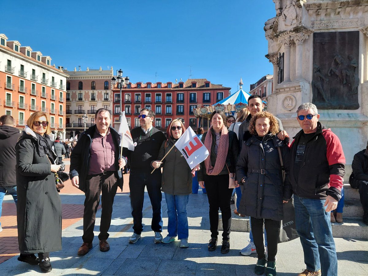 rodgaren's tweet photo. 📢 En la mañana de hoy hemos acudido a Valladolid a la manifestación en defensa de la sanidad pública https://t.co/opNG8ZaRkk