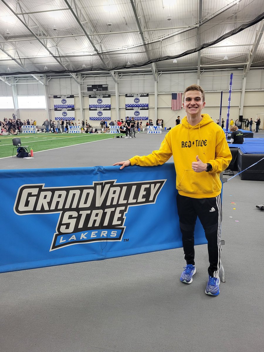 MilfordTandF's tweet photo. Milford Senior runs breaks the 9 minute barrier in running 8:59.22 @GVSUXCTF  Gazellle Elite 3200m.  #MilfordPride https://t.co/2uIjSQN3BF