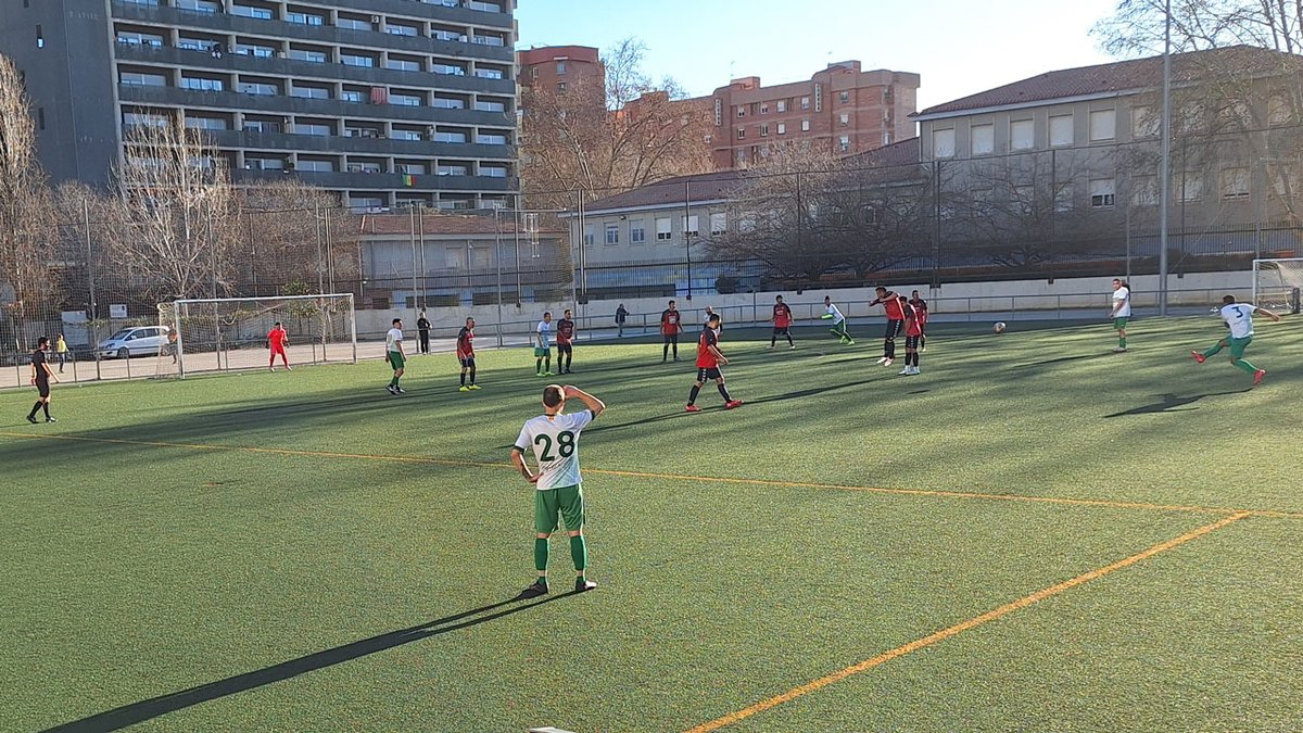 Hem jugat contra el tercer classificat. Un partit lluitat que podíem haver guanyat. Però tal com estaven les coses a cinc minuts del final, l'empat no és tan mal resultat. Endavant! ⚪️🟢
Sants, 3 - Corbera, 3