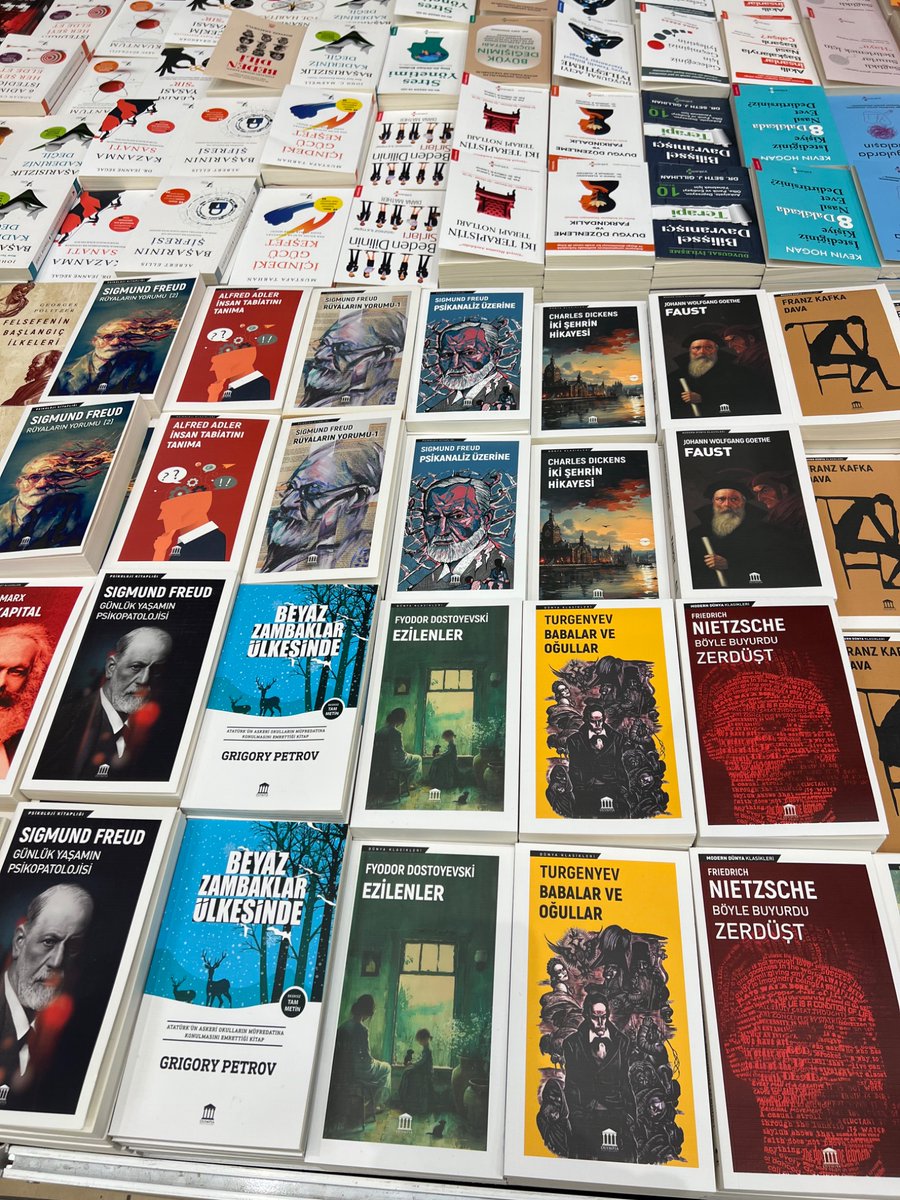 Lügat ailemizden 5 şanslı okurumuza yeniden 336 klasik eser hediye edeceğiz.

Yapmanız gereken tek şey; bu tweet'i beğenip bizi takip ediyor olmanız.

Sonuçlar: 23 Şubat 23:00 Bol şans