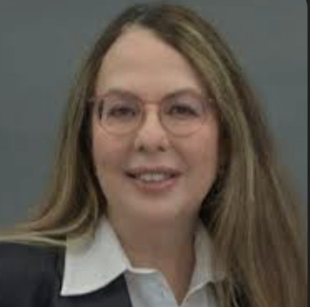 עו"ד יעל קוטיק...ראינו את האיומים עלייך מאלגז'ירה 12...תעשי את עבודתך נאמנה..צריך לחקור את היועמ"שית..אם לא תעשי זאת..הקפלניסטים ניצחו...רוב העם היהודי איתך.."אל תרא ואל תחת"..